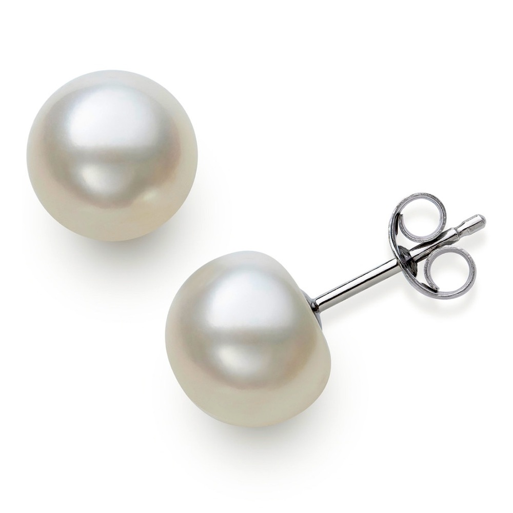 Belle de Mer Cultured Freshwater Button Pearl
(8-9mm Stud Earrings).